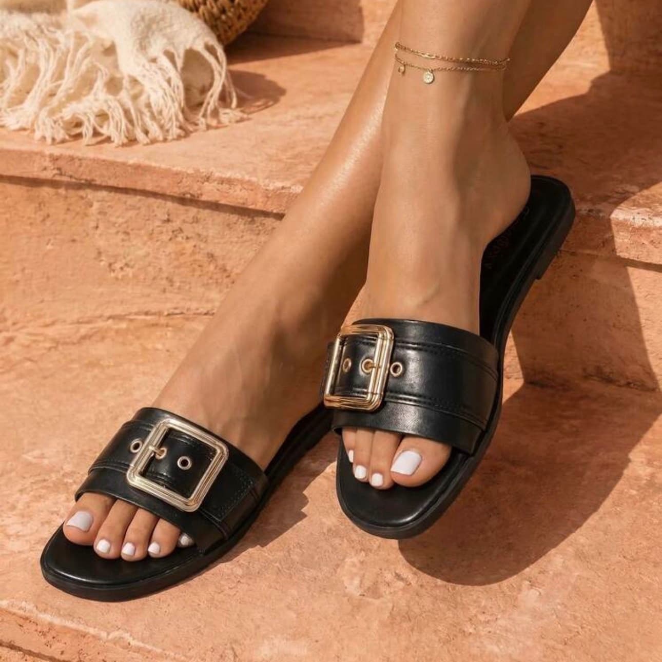 Sandalias planas, zapatos de mujer, moda versátil hebilla cuadrada dorada, chanclas de verano para exteriores y playa, n