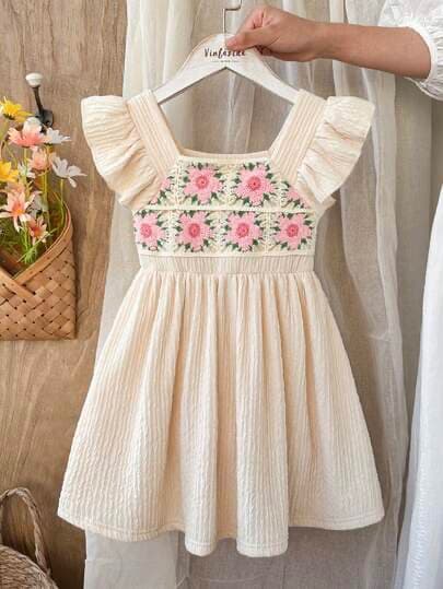 SHEIN Vintaside Kids Vestido de princesa con mangas de volantes, cuello con estampado a cuadros y bordado floral en cont
